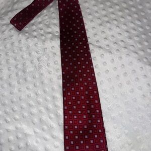 Elegant Red Patterned Tie